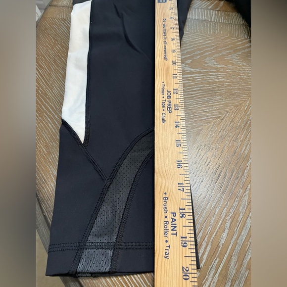 Lululemon Run: Inspire Crop || *All Full-On Luxtreme
Black / White Size 8 - Picture 13 of 15